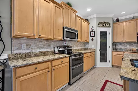Kitchen - 1995 Batello Dr, Venice, FL 34292 photo 2 of 6