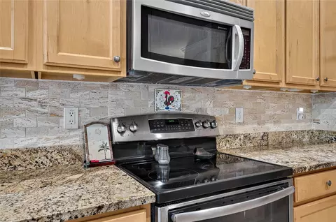 Kitchen - 1995 Batello Dr, Venice, FL 34292 photo 6 of 6