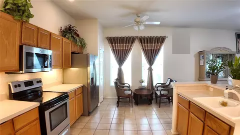 Kitchen - 207 39th St E, Bradenton, FL 34208 photo 2 of 4