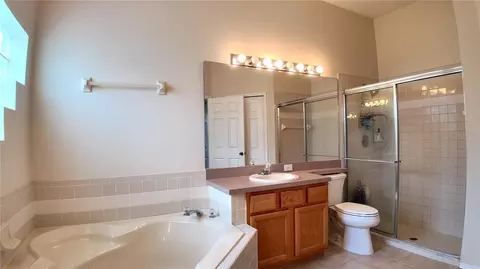 Bath - 207 39th St E, Bradenton, FL 34208 photo 1 of 3