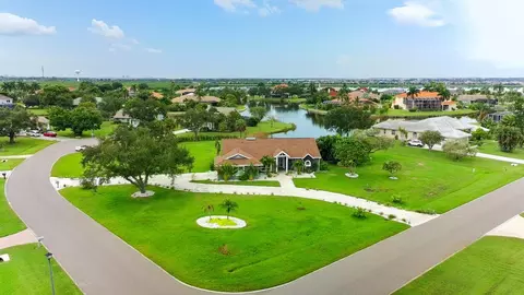 6187 9th Avenue Cir NE, Bradenton, FL 34212