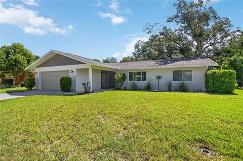 4825 Huntleigh Dr, Sarasota, FL 34233