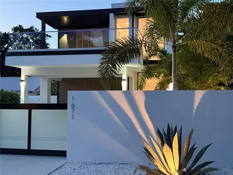 1671 Arlington St, Sarasota, FL 34239