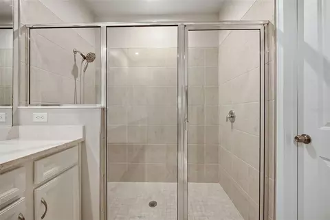 Bath - 5636 Silverbridge Trl, Bradenton, FL 34211 photo 2 of 4
