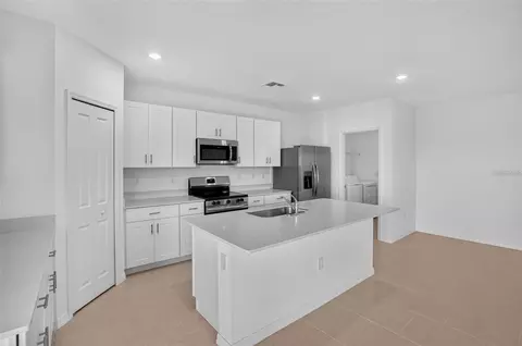 Kitchen - 3821 Ambersweet Xing, Parrish, FL 34219 photo 1 of 1