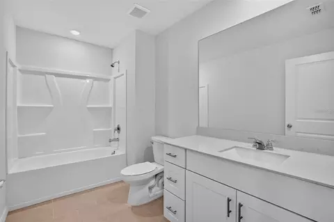 Bath - 3821 Ambersweet Xing, Parrish, FL 34219 photo 1 of 2