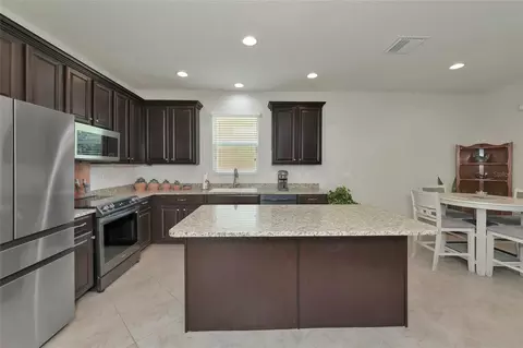 Kitchen - 7711 110th Ave E, Parrish, FL 34219 photo 5 of 8