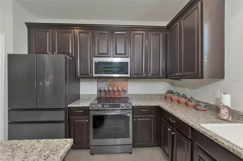 Kitchen - 7711 110th Ave E, Parrish, FL 34219 photo 8 of 8