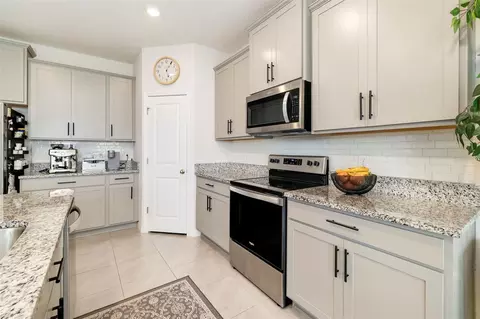 Kitchen - 523 158th St E, Bradenton, FL 34212 photo 4 of 6