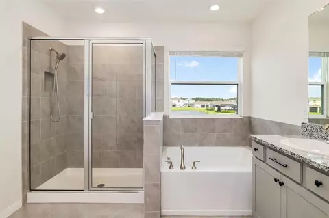 Bath - 523 158th St E, Bradenton, FL 34212 photo 3 of 6