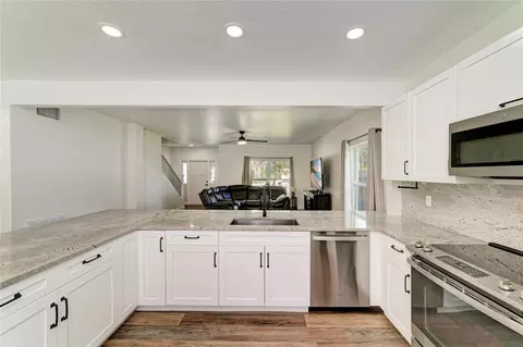 Kitchen - 3220 37th Ter E, Bradenton, FL 34208 photo 4 of 5
