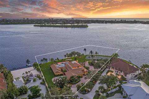 1136 N Lake Shore Dr, Sarasota, FL 34231