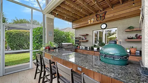 Kitchen - 907 Eagle Isle Ct, Osprey, FL 34229 photo 8 of 10