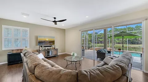 Living - 907 Eagle Isle Ct, Osprey, FL 34229 photo 2 of 4