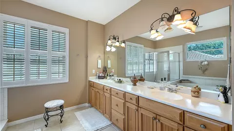 Bath - 907 Eagle Isle Ct, Osprey, FL 34229 photo 1 of 4