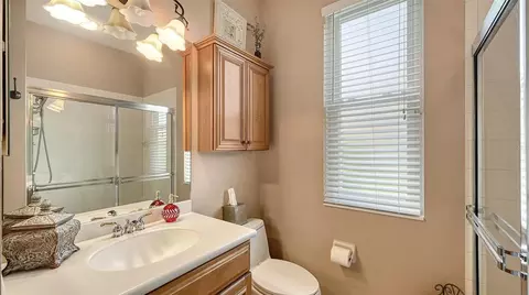 Bath - 907 Eagle Isle Ct, Osprey, FL 34229 photo 4 of 4