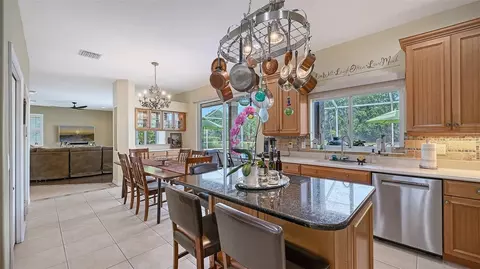 Kitchen - 907 Eagle Isle Ct, Osprey, FL 34229 photo 5 of 10