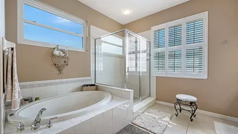 Bath - 907 Eagle Isle Ct, Osprey, FL 34229 photo 2 of 4