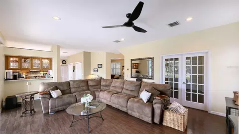 Living - 907 Eagle Isle Ct, Osprey, FL 34229 photo 4 of 4