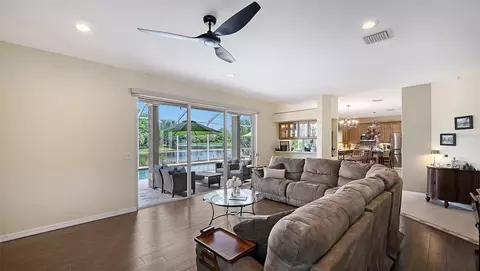 Living - 907 Eagle Isle Ct, Osprey, FL 34229 photo 3 of 4