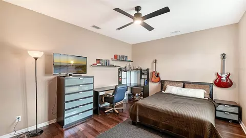 Bedroom - 907 Eagle Isle Ct, Osprey, FL 34229 photo 5 of 7