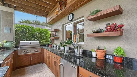 Kitchen - 907 Eagle Isle Ct, Osprey, FL 34229 photo 6 of 10