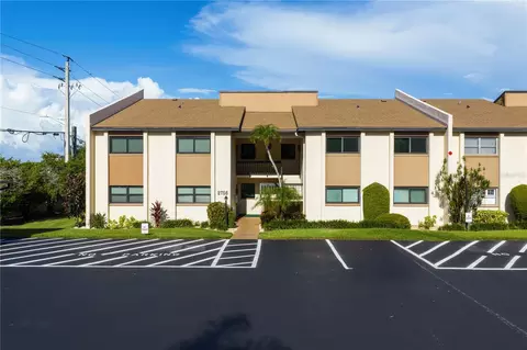 2756 Clubhouse Dr #202, Sarasota, FL 34232