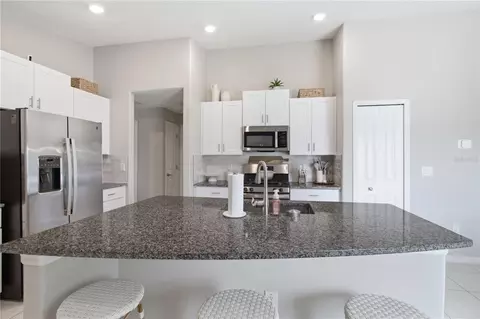 Kitchen - 10331 Blue Plume Ct, Riverview, FL 33578 photo 4 of 5