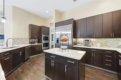 Kitchen - 1568 Hickory View Cir, Parrish, FL 34219 photo 3 of 6