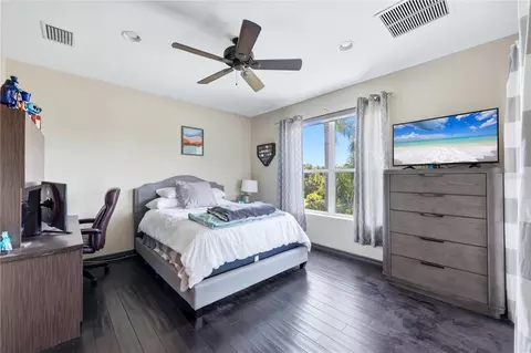 Bedroom - 1568 Hickory View Cir, Parrish, FL 34219 photo 5 of 5