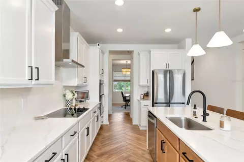 Kitchen - 8736 Windlass Cv, Parrish, FL 34219 photo 4 of 10