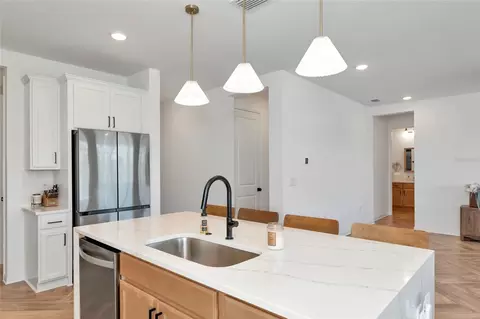 Kitchen - 8736 Windlass Cv, Parrish, FL 34219 photo 2 of 10