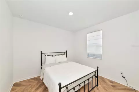 Bedroom - 8736 Windlass Cv, Parrish, FL 34219 photo 5 of 7