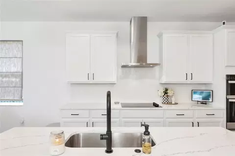 Kitchen - 8736 Windlass Cv, Parrish, FL 34219 photo 7 of 10