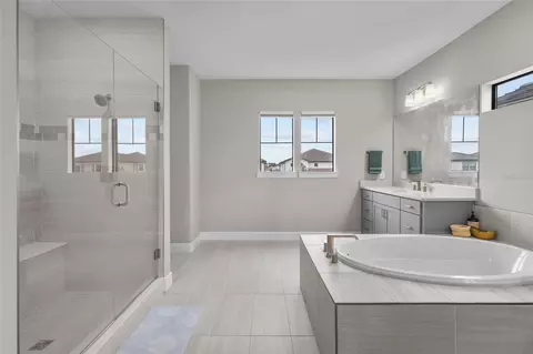 Bath - 5855 Silverside Pine Ct, Bradenton, FL 34211 photo 3 of 5