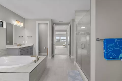 Bath - 5855 Silverside Pine Ct, Bradenton, FL 34211 photo 4 of 5