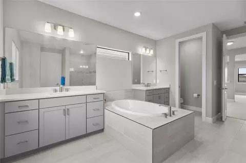 Bath - 5855 Silverside Pine Ct, Bradenton, FL 34211 photo 2 of 5