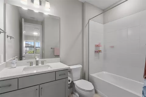 Bath - 5855 Silverside Pine Ct, Bradenton, FL 34211 photo 5 of 5