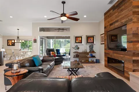 Living - 586 Oak Bay Dr, Osprey, FL 34229 photo 2 of 4