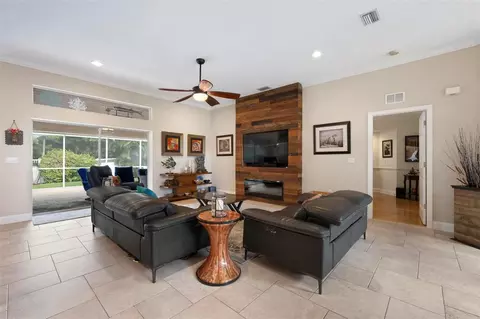 Living - 586 Oak Bay Dr, Osprey, FL 34229 photo 3 of 4