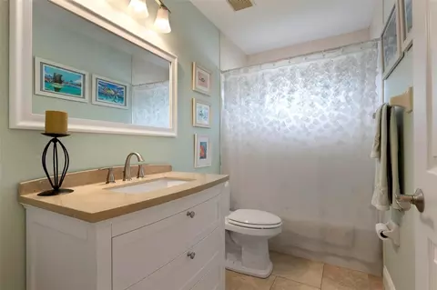Bath - 586 Oak Bay Dr, Osprey, FL 34229 photo 4 of 4