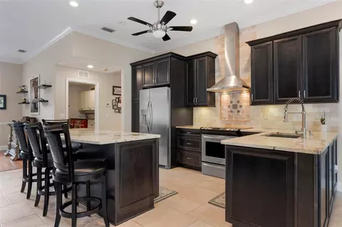 Kitchen - 586 Oak Bay Dr, Osprey, FL 34229 photo 2 of 5