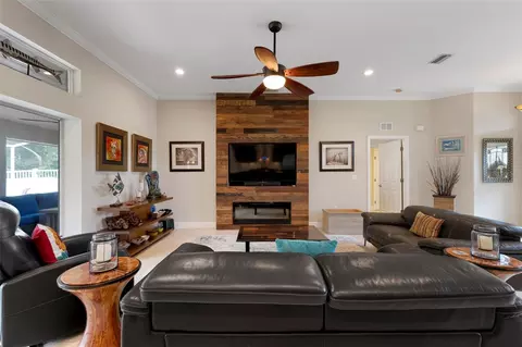 Living - 586 Oak Bay Dr, Osprey, FL 34229 photo 4 of 4