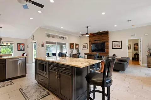 Kitchen - 586 Oak Bay Dr, Osprey, FL 34229 photo 4 of 5