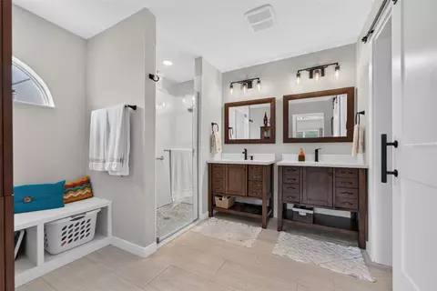 Bath - 5924 Java Plum Ln, Bradenton, FL 34203 photo 1 of 4