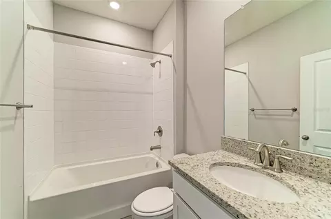 Bath - 11007 Tamarack Pl, Parrish, FL 34219 photo 4 of 5