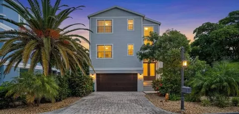 6330 Laguna Dr, Longboat Key, FL 34228