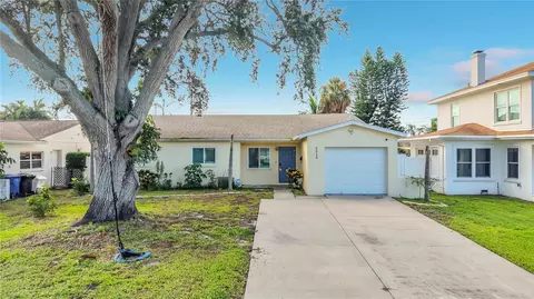 2010 Bayou Grande Blvd NE, Saint Petersburg, FL 33703