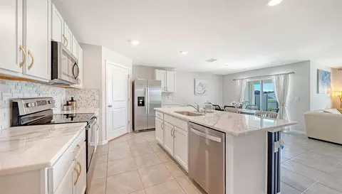 Kitchen - 10402 Charlotte Dr, Parrish, FL 34219 photo 2 of 6