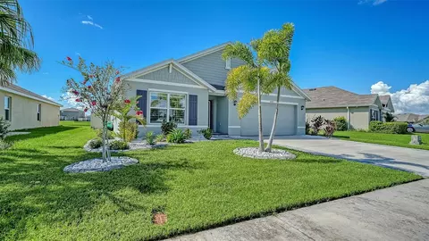 Exterior - 10402 Charlotte Dr, Parrish, FL 34219 photo 3 of 15